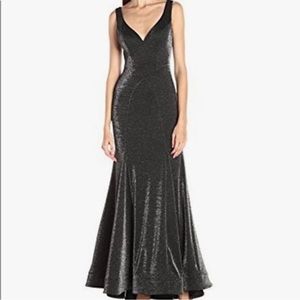 Xscape Black Metallic Mermaid Flowing Evening Dress V-Neckline Sleeveless Size 2